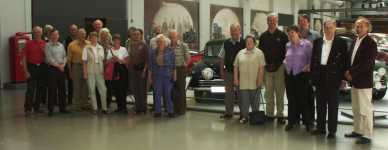 Alla samlade p� Saabs museum