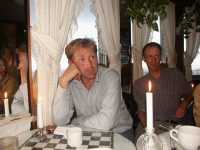 Alla lyssnar sp�nt p� Roverklubbens Thomas
