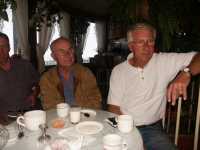 Alla lyssnar sp�nt p� Roverklubbens Thomas