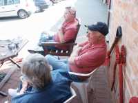 Robert bjuder p� namnsdagsskumpa