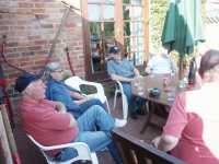 Robert bjuder p� namnsdagsskumpa