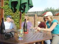 Robert bjuder p� namnsdagsskumpa