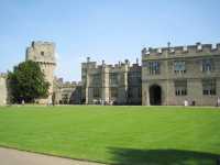 Innanf�r slottsmurarna