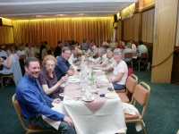 Rallydeltagarna vid middagsborden