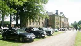 Rallybilar p� rad vid m�let