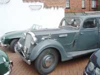 Gammal Rover p� g�rden