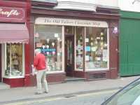 Lennart utanf�r chockladaff�ren