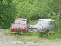 Gamla bilar utanf�r museet