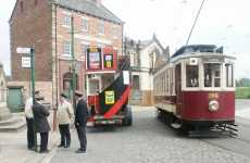 Buss och sp�rvagn m�ts