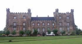 Ena sidan av slottet