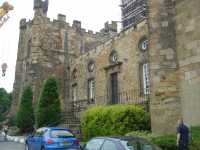 Fasaden mot golfbanan