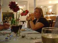 Blomman Linda vid matbordet