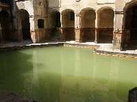 The Sacred Spring, den heliga k�llan, d�r det varma vattnet g�r sin entre i badet.