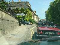 Det var sv�rt att hitta r�tt i den t�ta trafiken inne i Bath.