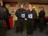 Anders och Bosse uppkl�dda