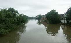 Great Ouse heter den navigerbara flod som rinner genom St Neots.