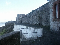 En del av stadsmuren mot havet