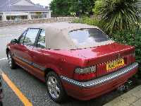 Bilar p� hotellets parkering