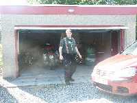 MC-parkeringen vid v�rt B&B i Pitlochry