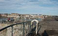 Vy fr�n norra piren in mot staden