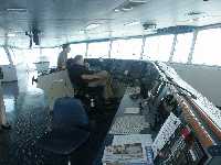 Styrhytten �r stor som en balsal, men oftast �r det bara en enda person i tj�nst h�r!